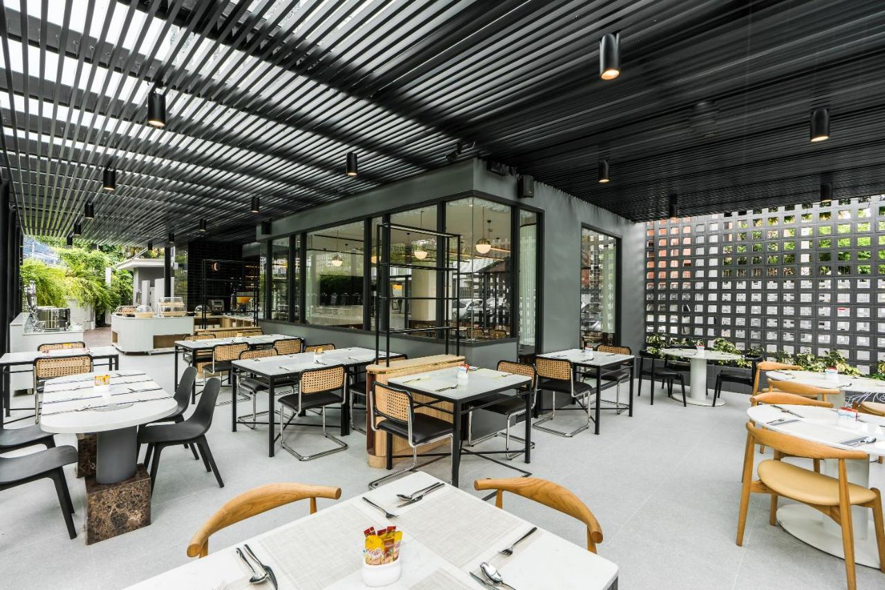 Hotel Amber Sukhumvit 85 Бангкок Екстер'єр фото