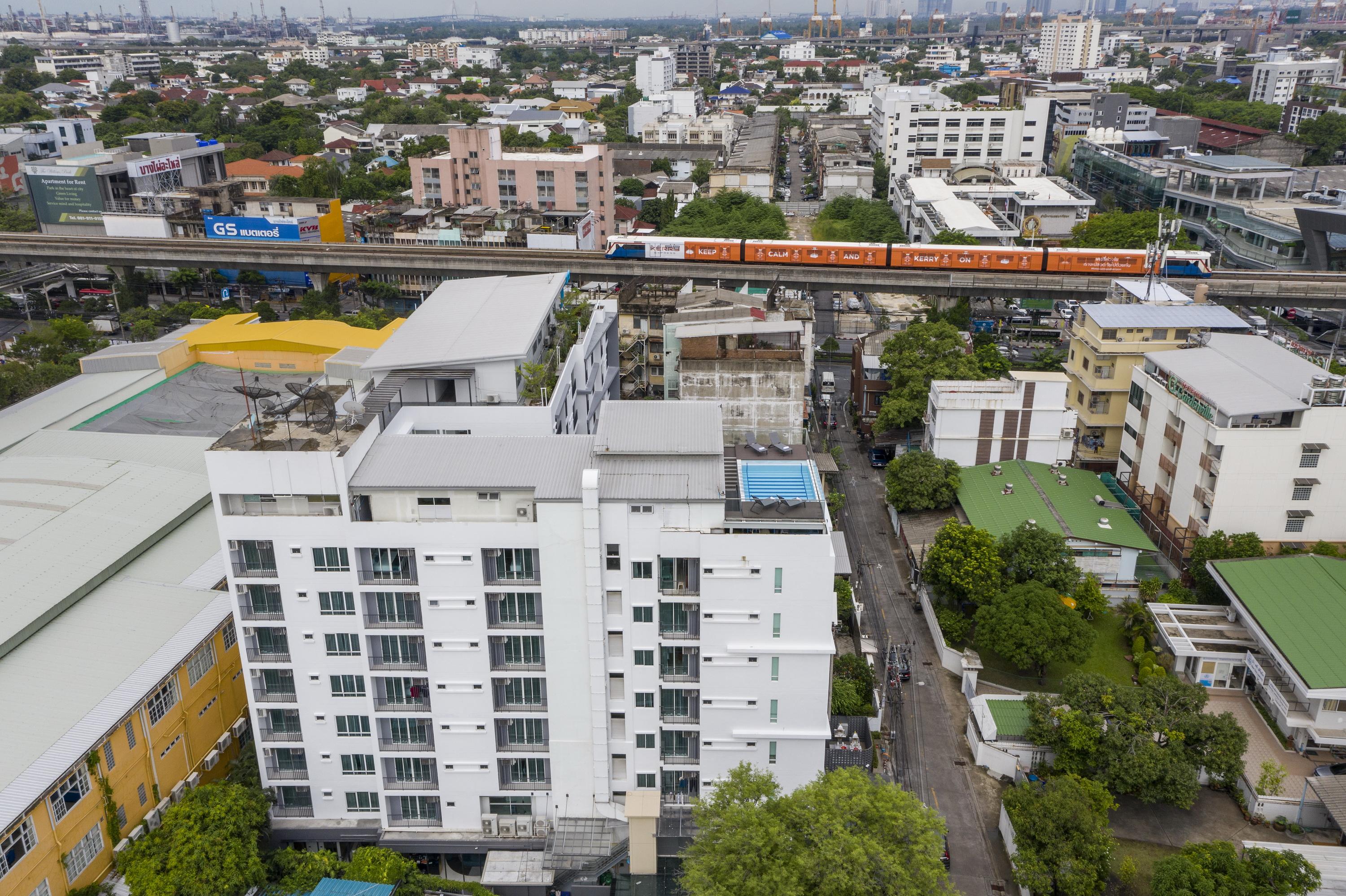 Hotel Amber Sukhumvit 85 Бангкок Екстер'єр фото