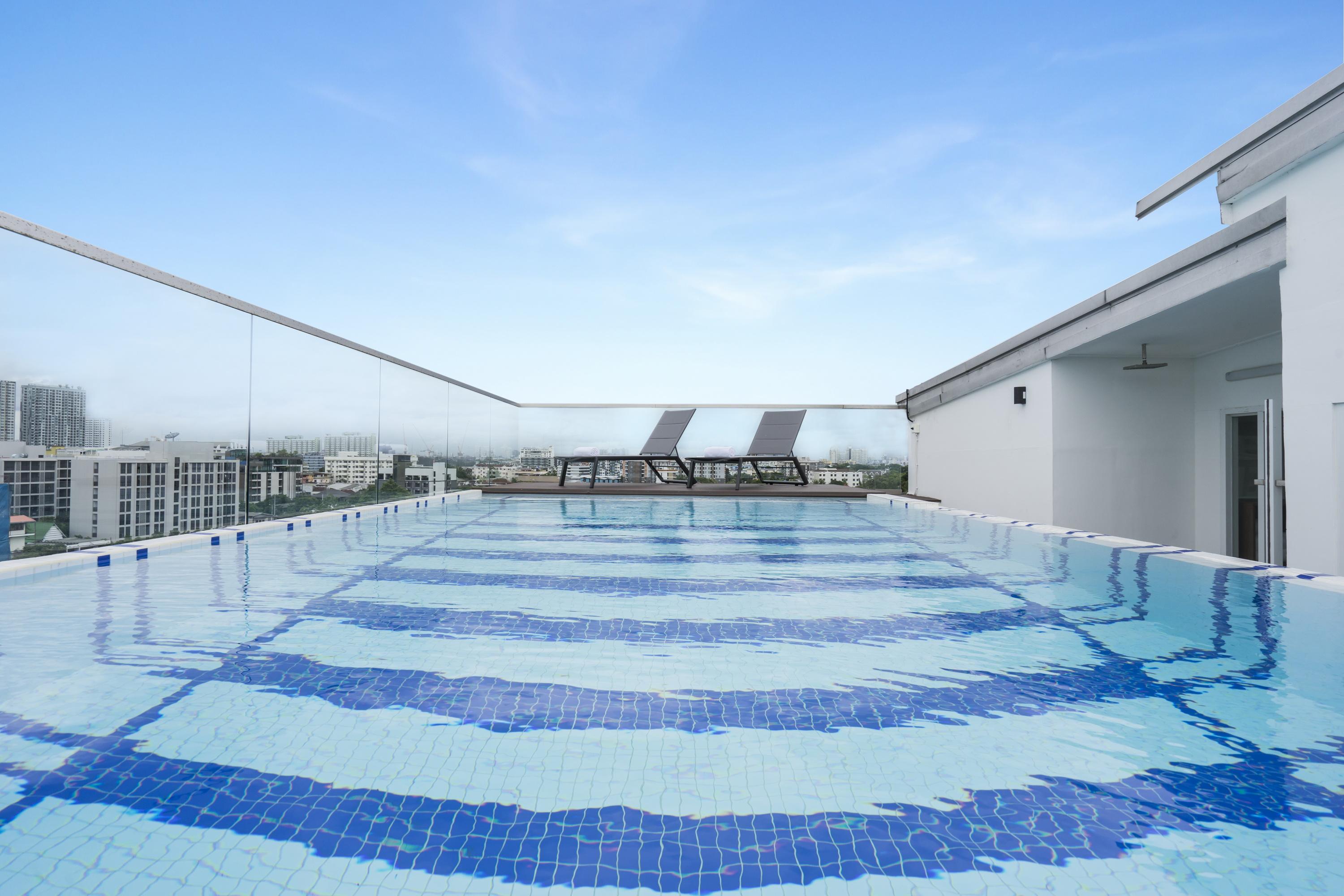 Hotel Amber Sukhumvit 85 Бангкок Екстер'єр фото