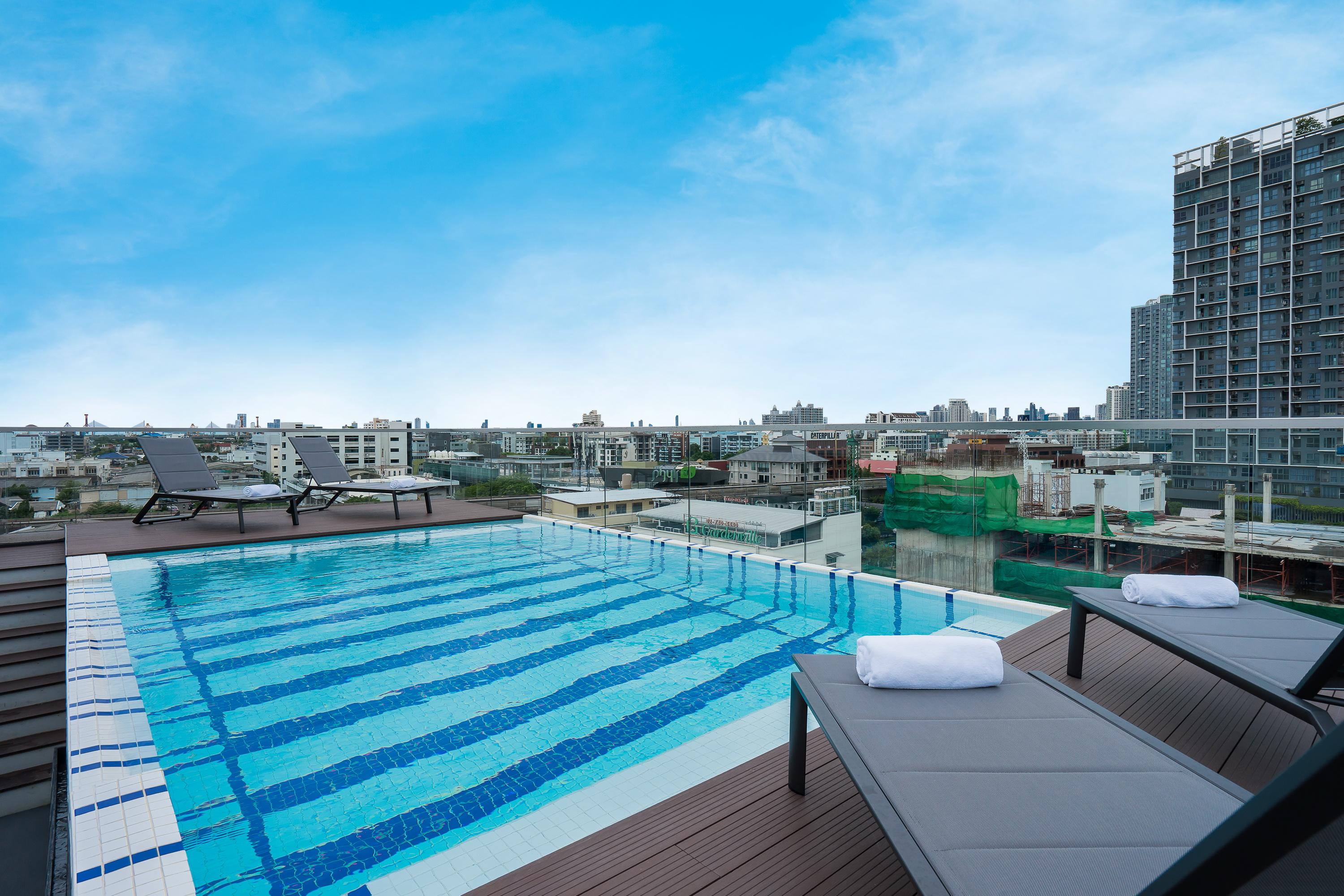 Hotel Amber Sukhumvit 85 Бангкок Екстер'єр фото