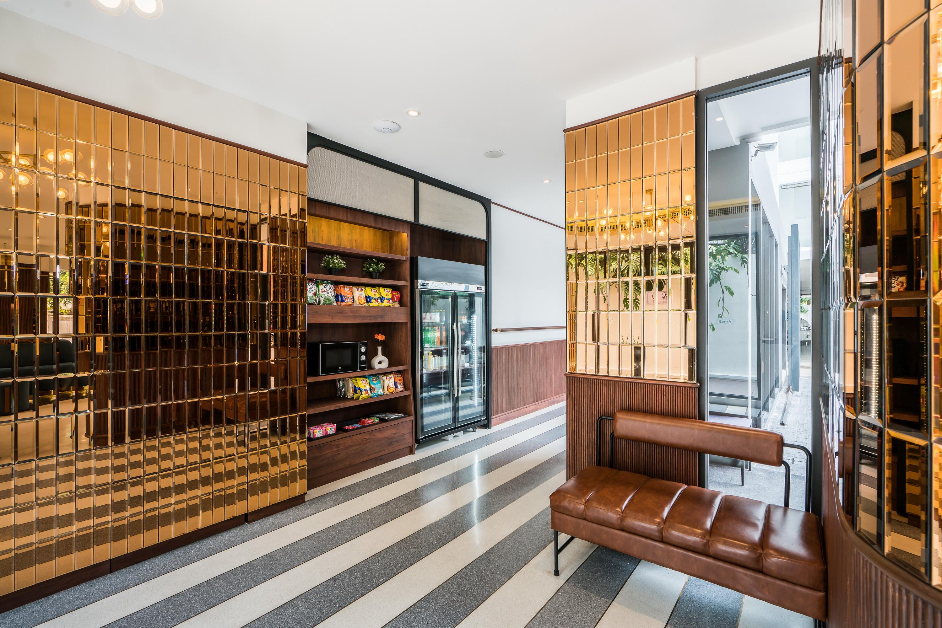 Hotel Amber Sukhumvit 85 Бангкок Екстер'єр фото