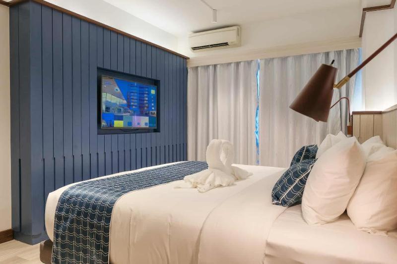 Hotel Amber Sukhumvit 85 Бангкок Номер фото