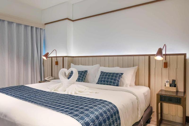 Hotel Amber Sukhumvit 85 Бангкок Номер фото